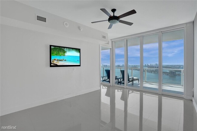 Building Photo - 3 br, 3 bath Condo - 2020 N Bayshore Dr