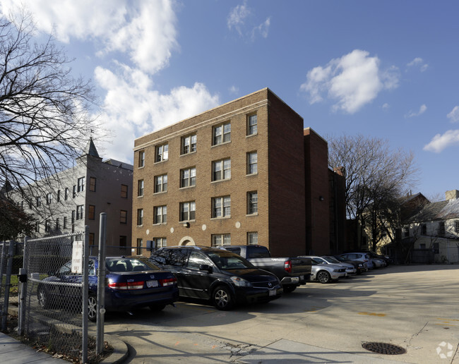 Building Photo - 816 Potomac Ave SE