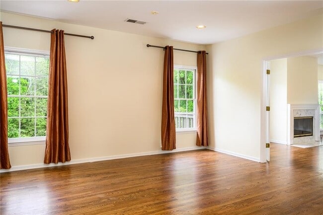 Building Photo - 1034 St James Crossing