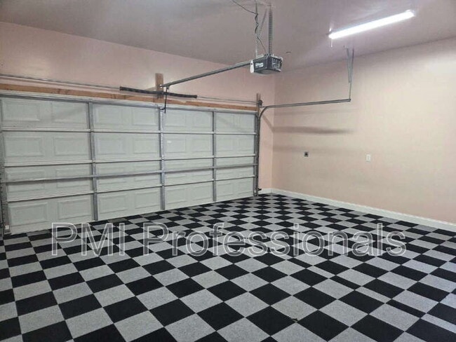 Building Photo - 1205 Cascade Falls Dr