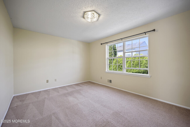 Building Photo - 17 Kingfisher Ct