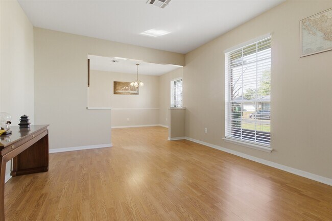 Building Photo - 2310 Droxford Dr