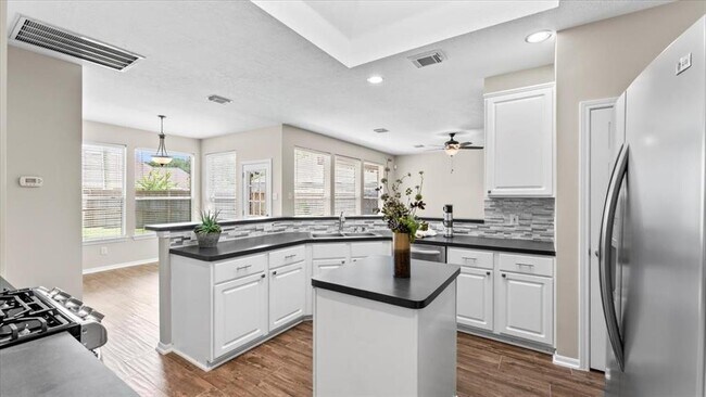 Building Photo - 9722 Therrell Dr