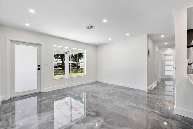 Building Photo - 2160 NE 53rd St