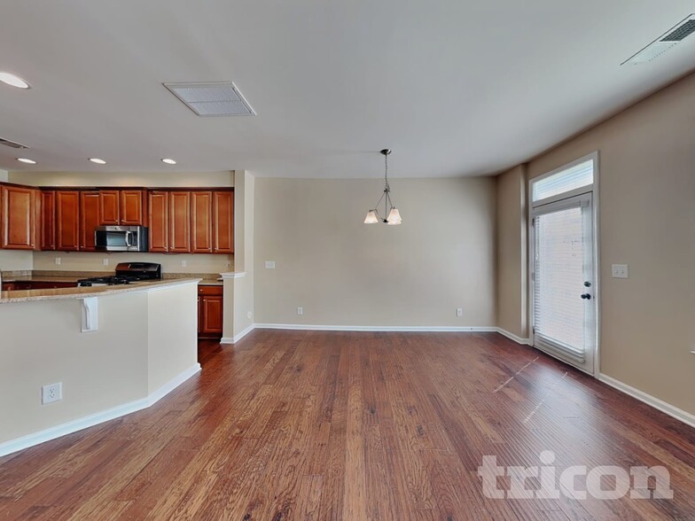 Building Photo - 22351 Market St