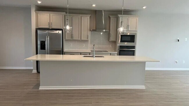 Building Photo - 807 Birchwood Hl Pl