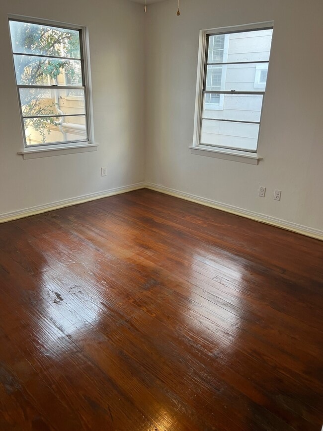 Building Photo - 2005 Welch St