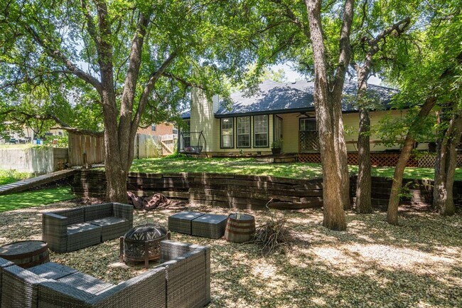 Building Photo - 409 Gina Dr