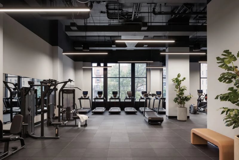 Building Photo - 405 W 206th St