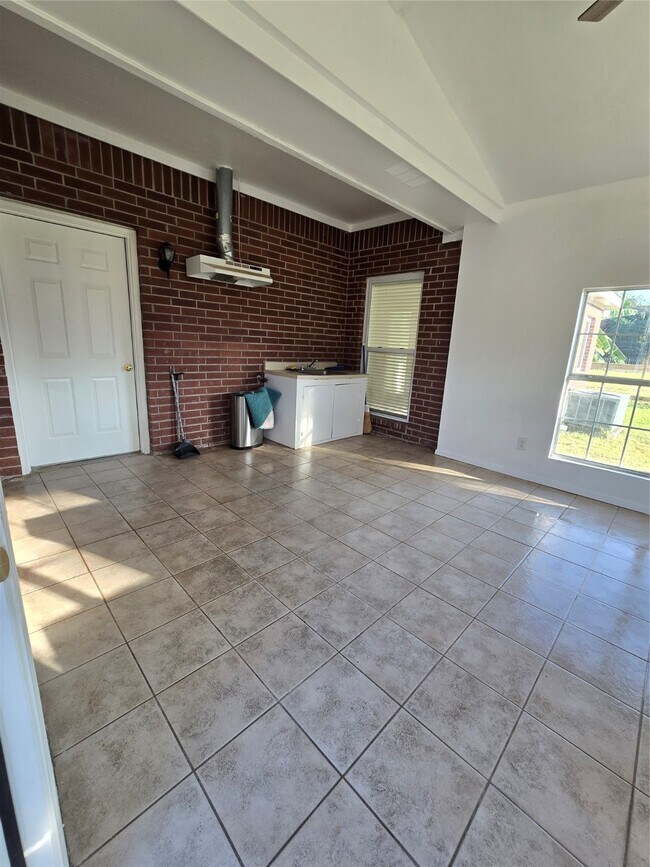 Building Photo - 11207 Iberia Dr