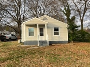 Building Photo - 1404 Rosewood Ln