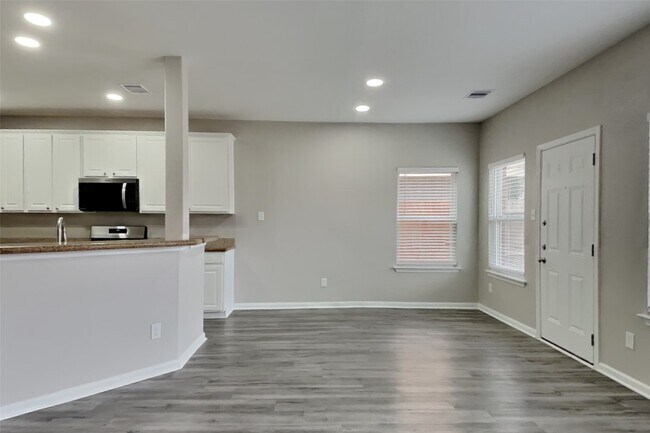 Building Photo - 16415 Lapis River Dr