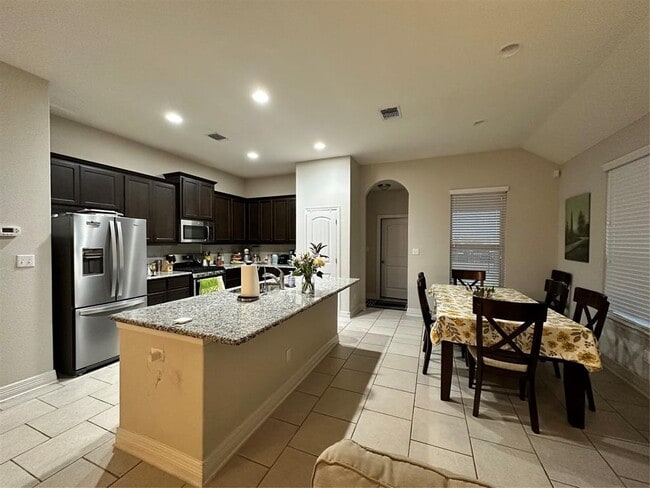 Building Photo - 404 Blue Waterleaf Ln