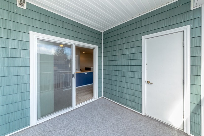 Building Photo - Low Maintenance Living 2 Bedroom Condo, Du...