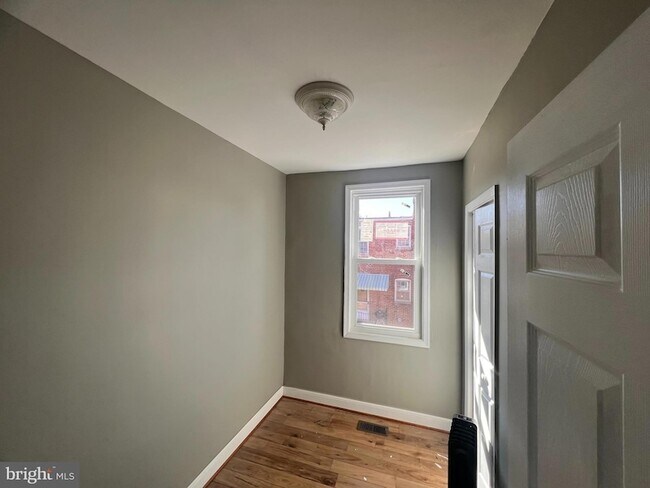 Building Photo - 619 Sheridan St NW