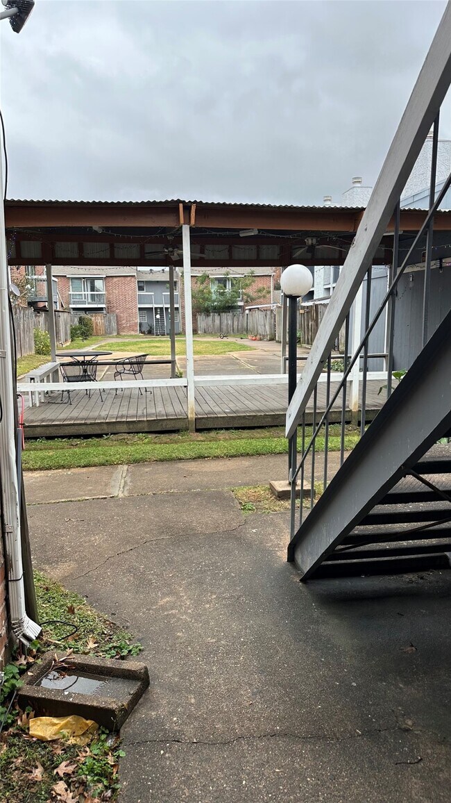 Building Photo - 9550 Deering Dr