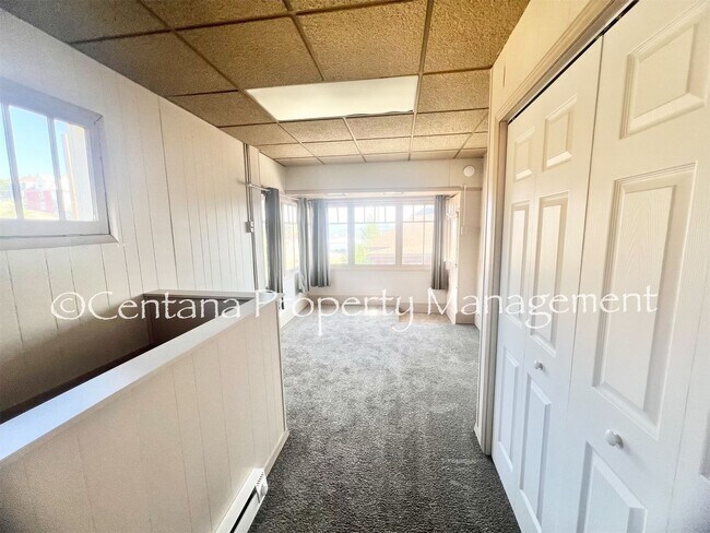 Building Photo - 515 James St