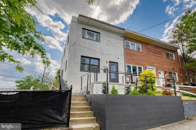 Building Photo - 5710 Eastern Ave NE