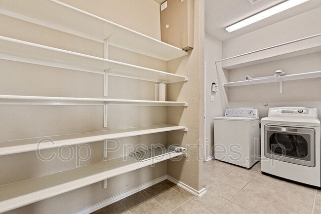 Building Photo - 12638 Red Maple Way