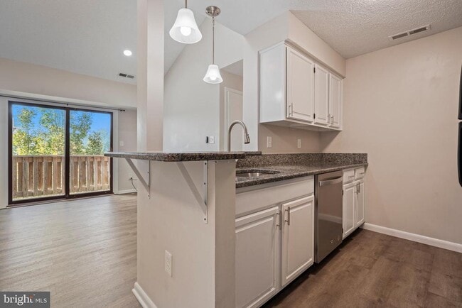 Building Photo - 607 Ravens Crest Dr