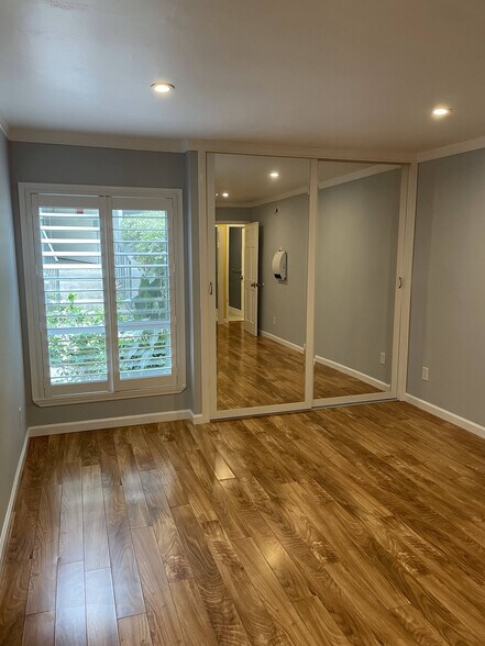 Building Photo - 4900 Overland Ave