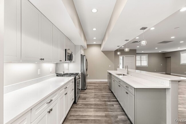 Building Photo - 6475 Collamer Rd