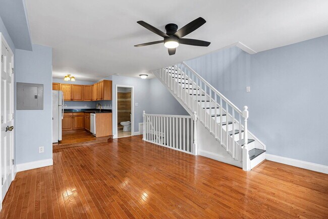 Building Photo - 537 E Girard Ave