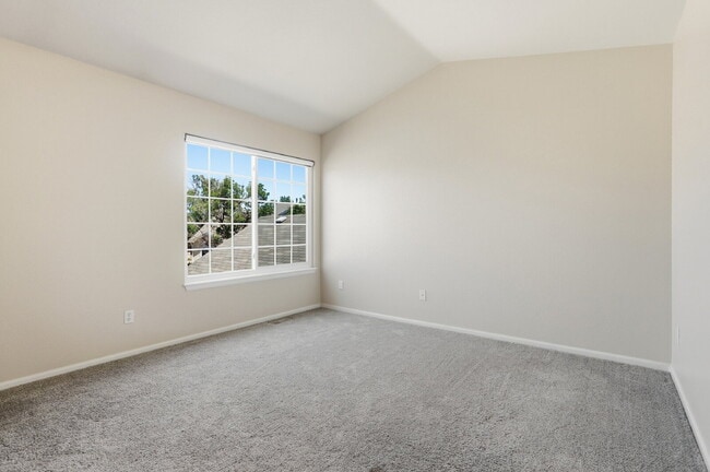 Building Photo - $2,540.95 - 3 Bed, 2.5 Bath Townhome in Aurora with In Unit Laundry!