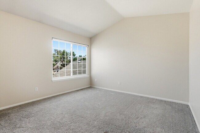 Building Photo - $2,735.95 - 3 Bed, 2.5 Bath Townhome in Aurora with In Unit Laundry!