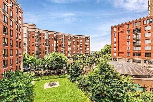 Building Photo - 300 Rector Pl