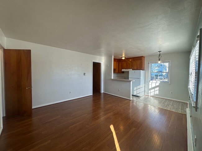 Building Photo - LittleBay1023