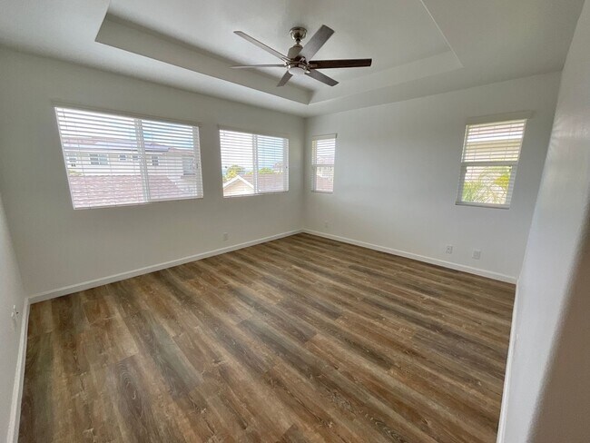 Building Photo - 4 Bedroom 3 Bath, 2 Car garage w/3rd parking stall, Solar panels (RRLLC)