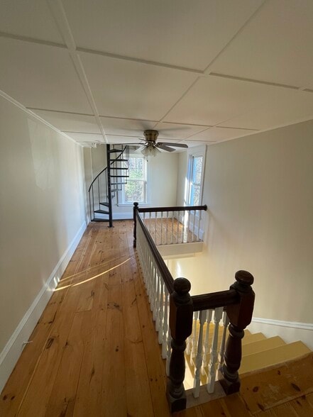 Building Photo - 20 Old Pine Hill Rd