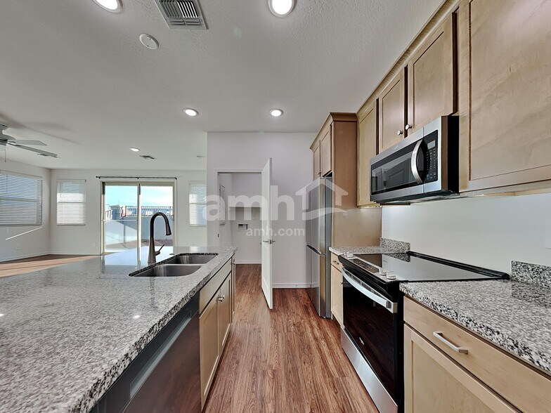 Building Photo - 781 S 150th Dr