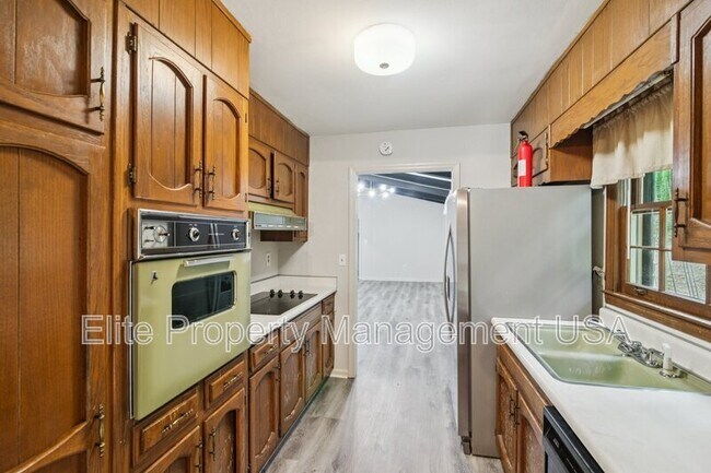 Building Photo - 2600 Lantern Ln