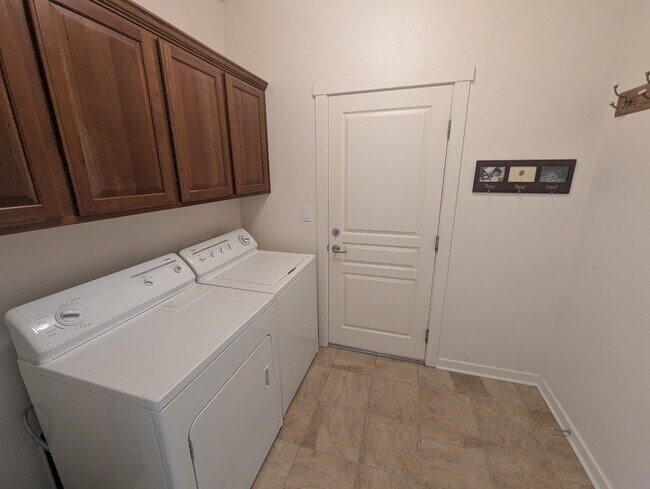 Building Photo - 205 Farallon Ct