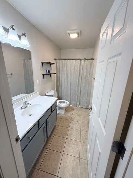 Building Photo - 7 Pleasant Woods