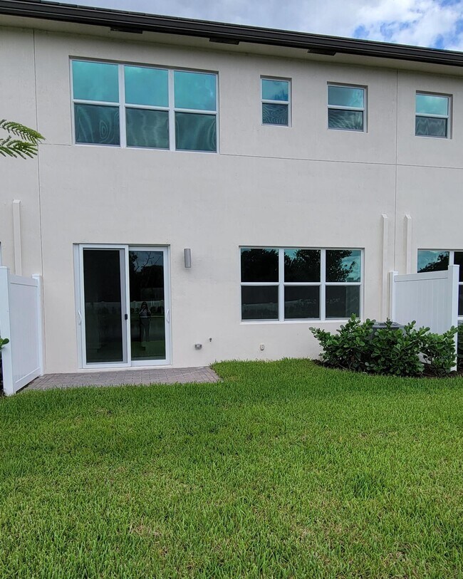 Building Photo - 4946 Navali Dr