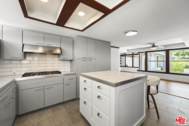 Building Photo - 2672 Veteran Ave