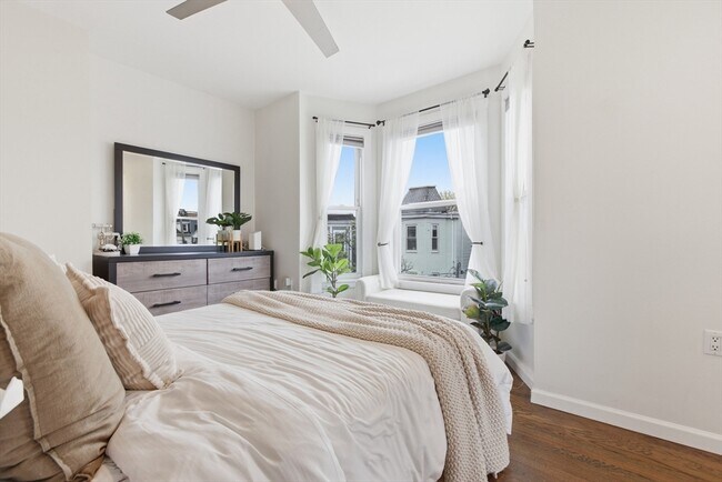 Building Photo - 245 W Fifth St