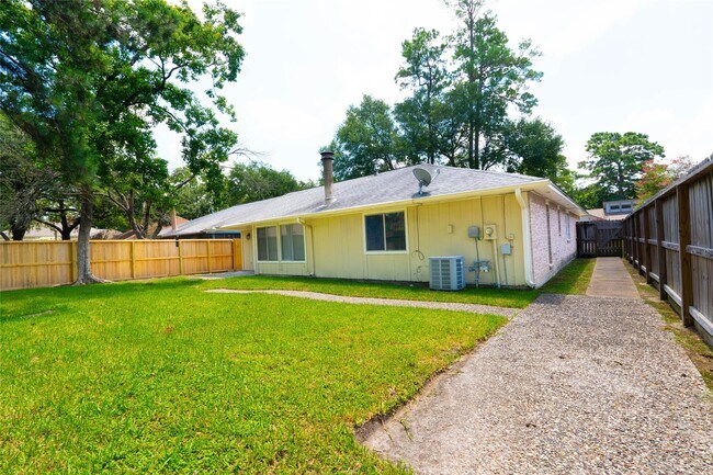 Building Photo - 9122 Benwick St
