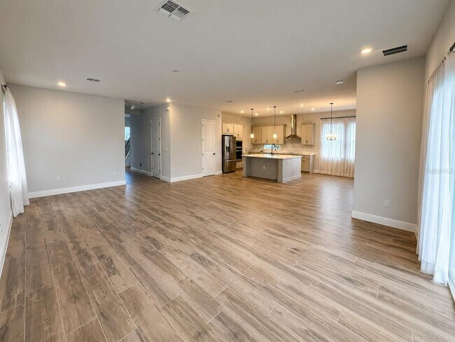Building Photo - 13629 McMillan Dr