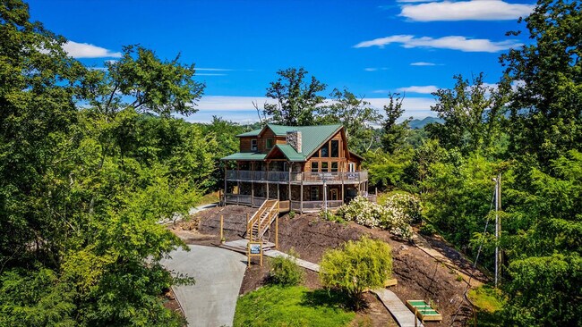 Building Photo - 208 Tunnel Ridge Dr