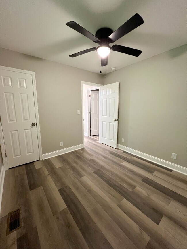 Building Photo - Move-In Specials Available! Completely Rem...