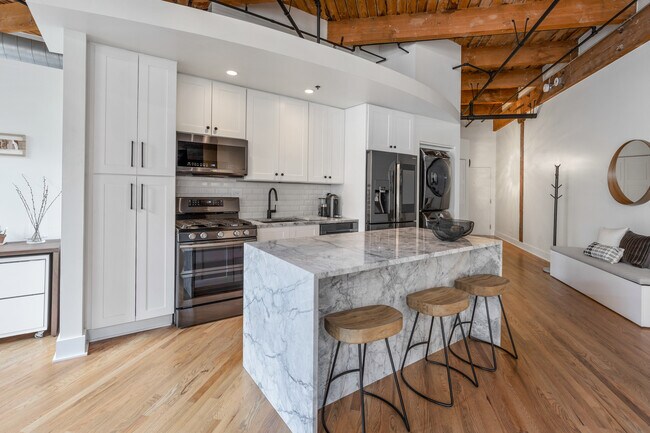 Building Photo - 2300 W Wabansia Ave