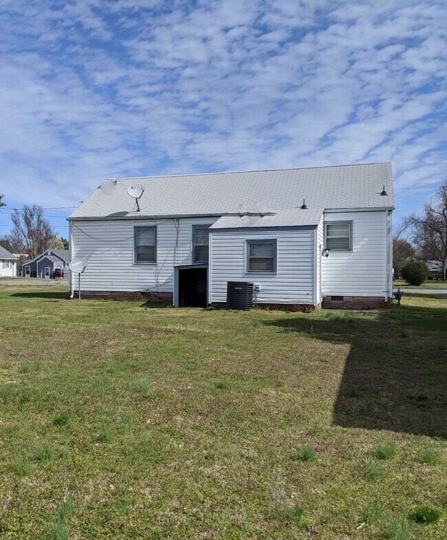 Building Photo - Three bedroom / one bath  with Garage and Carport
