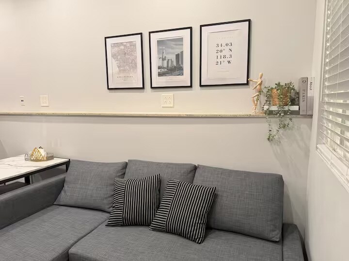 Building Photo - 2020 Del Mar Ave