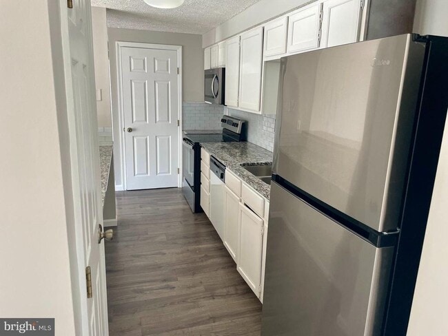 Building Photo - 17 Cranberry Ct