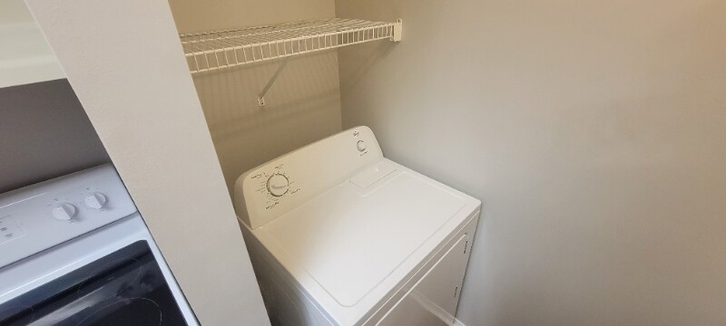 Building Photo - 277 Lakewood Dr