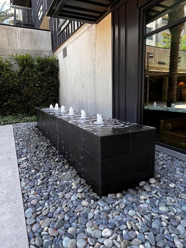 Building Photo - Luxury Condo in Lexington at Central Park West - Available Beginning of September!!
